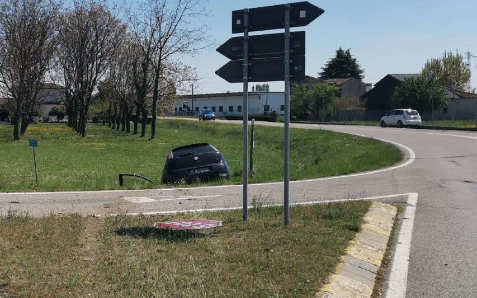 Anziano vola fuoristrada, miracolato