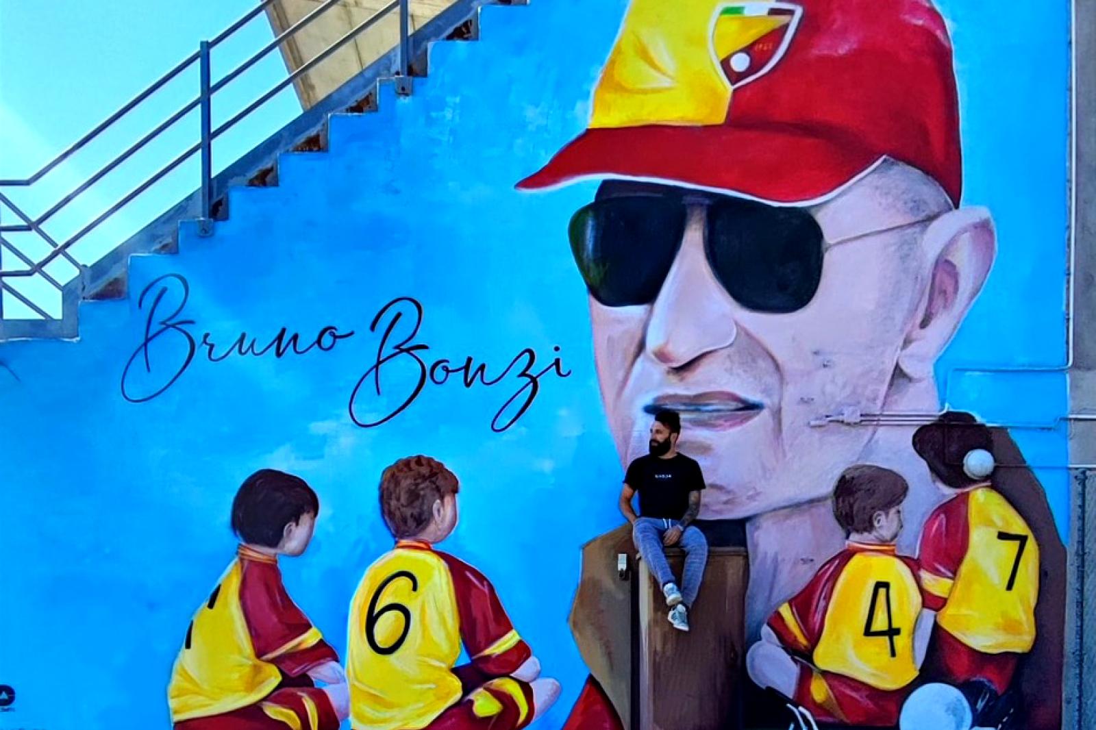 "Grande mister, qui vivrai per sempre"