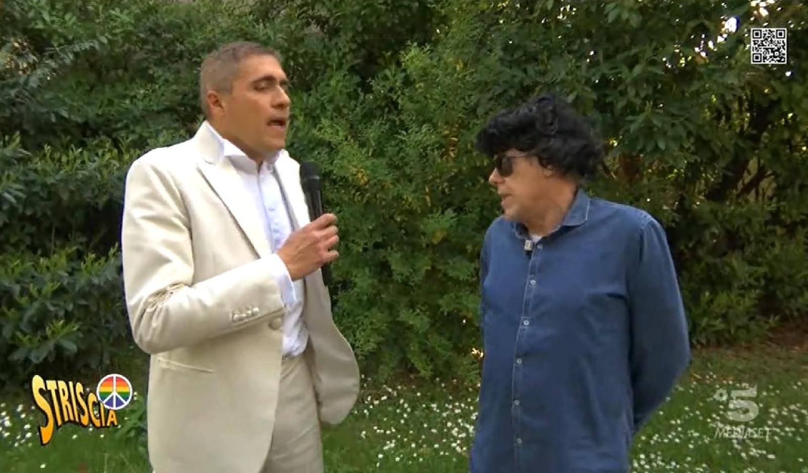 Strane cure e "biopsie a distanza": arriva Striscia