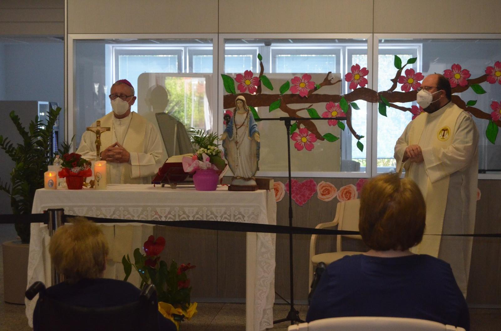 Vescovo Pavanello, "Infermieri messi a dura prova dal Covid" 