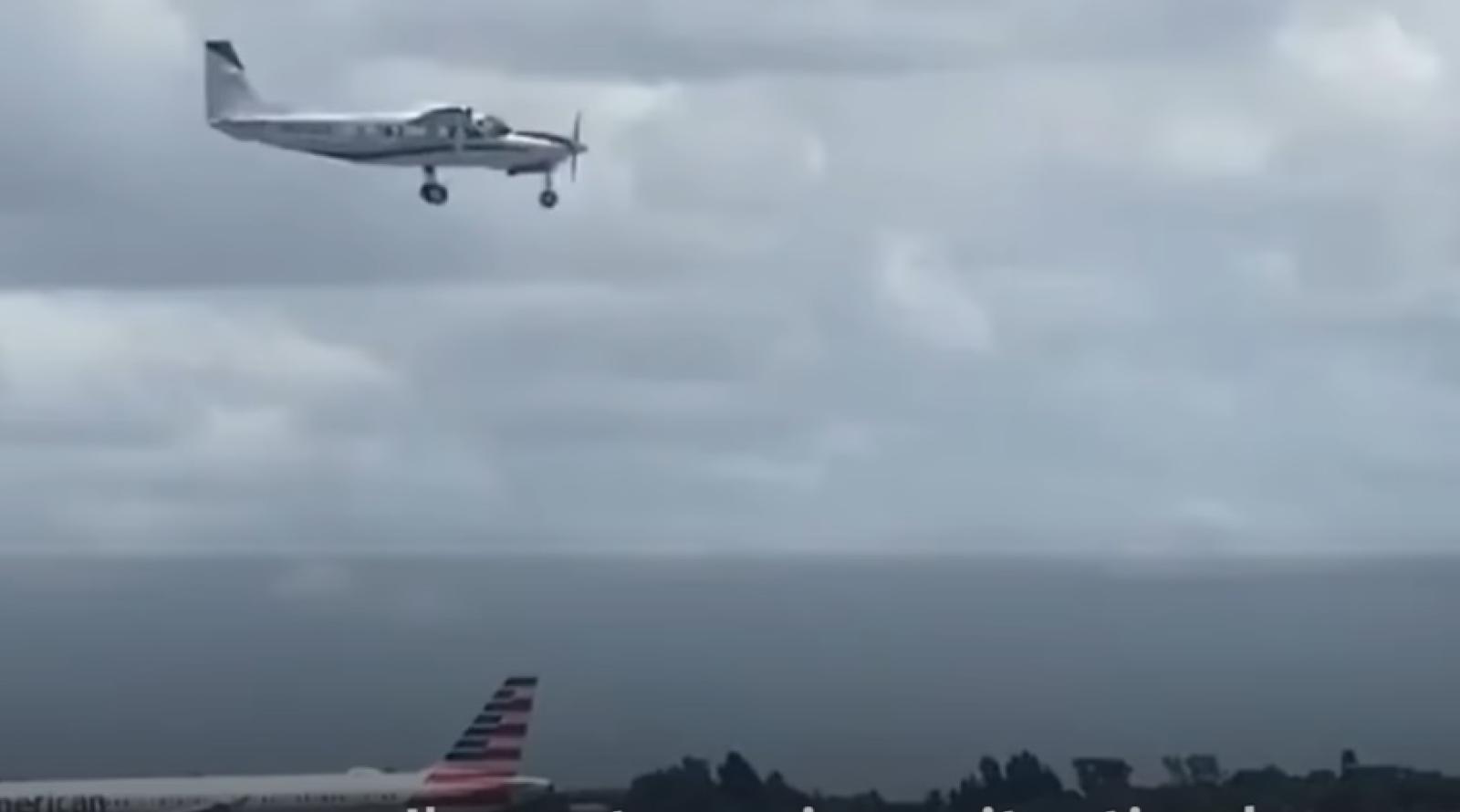 Il pilota sviene, un passeggero qualunque atterra