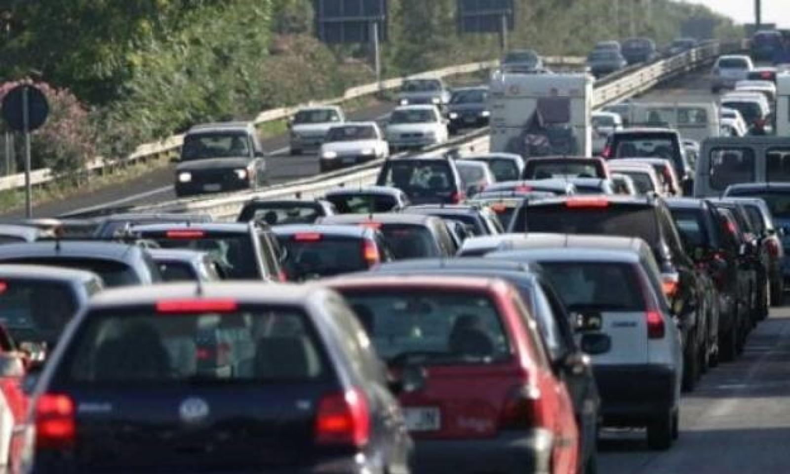 Tamponamenti in autostrada, traffico bloccato