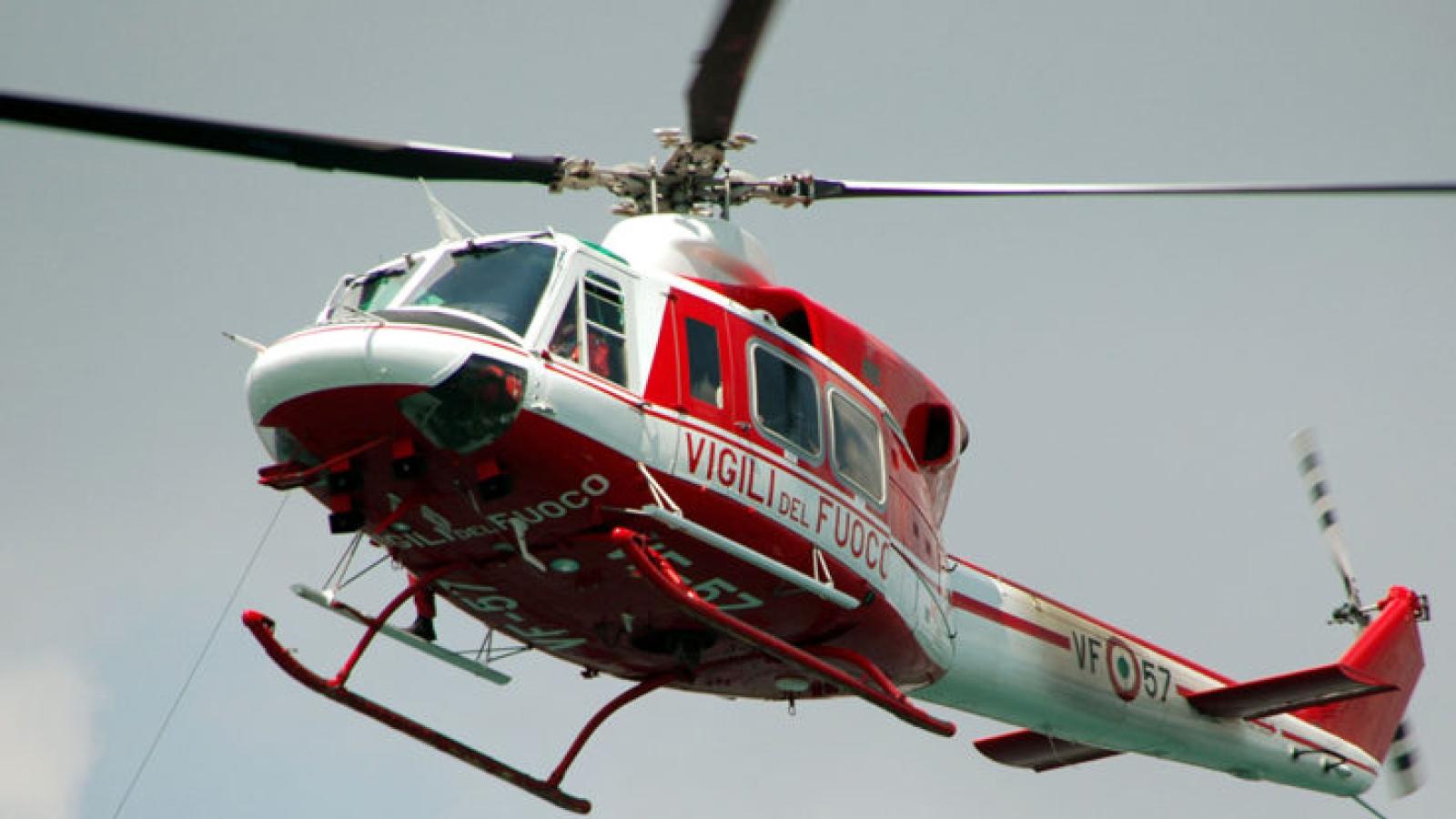 Bimbo scompare in spiaggia, si alza l'elicottero dei vigili del fuoco