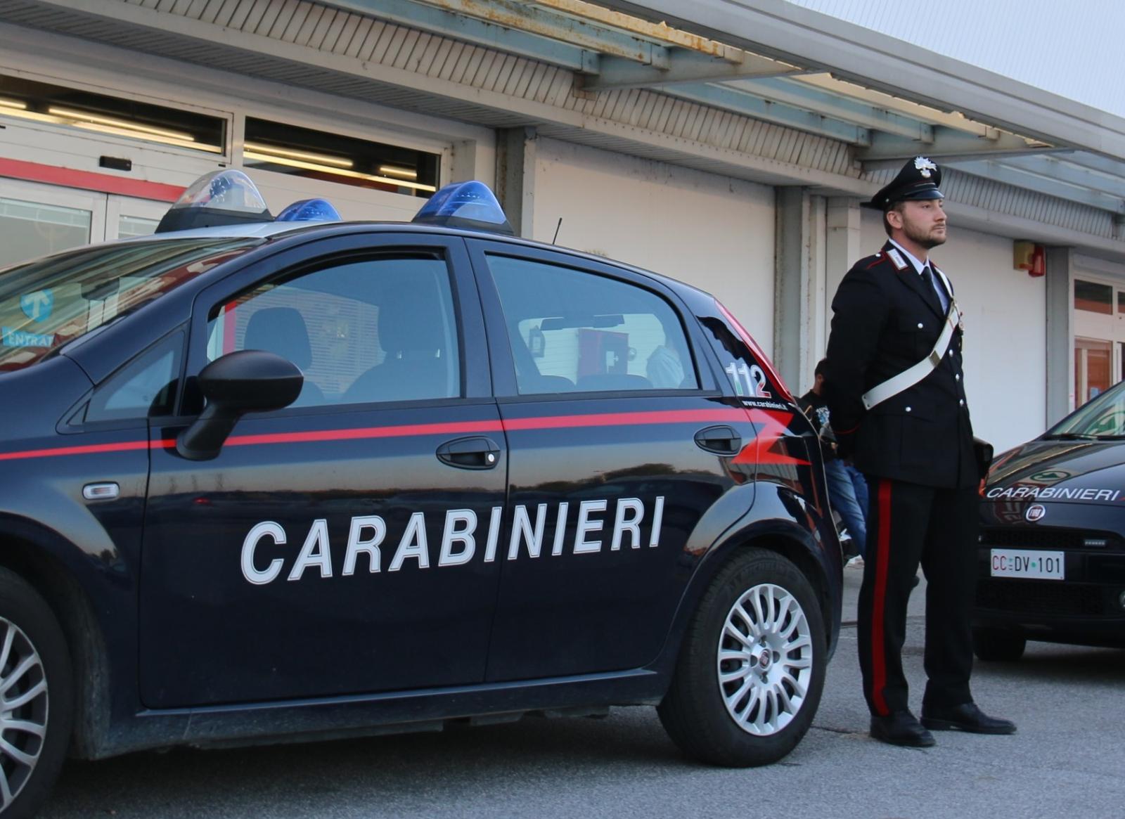 Furto al supermercato, aggredisce il direttore per scappare