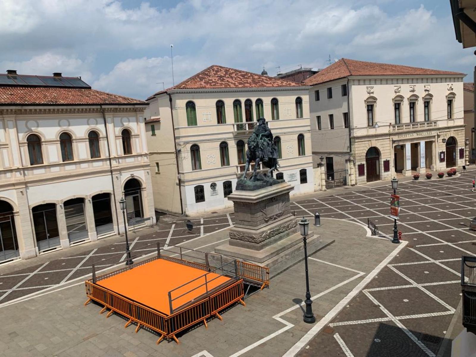 La citt&agrave; si colora di arancione, parte Rovigoracconta