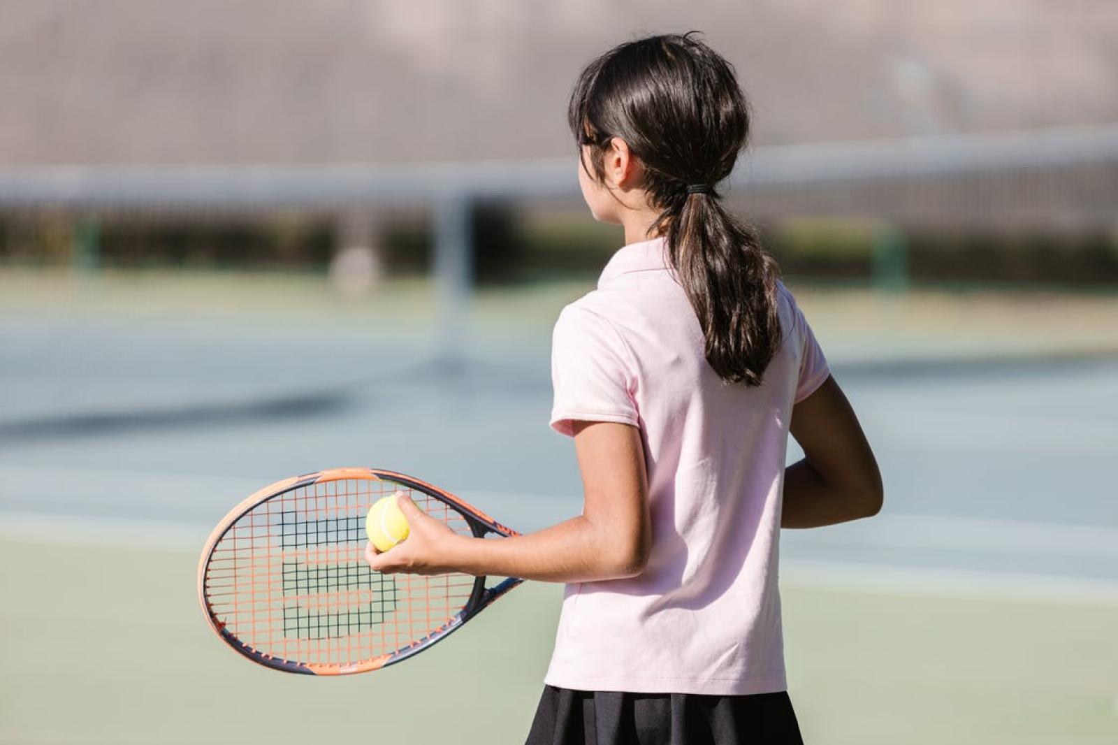 A scuola di tennis su erba in piazza Garibaldi 
