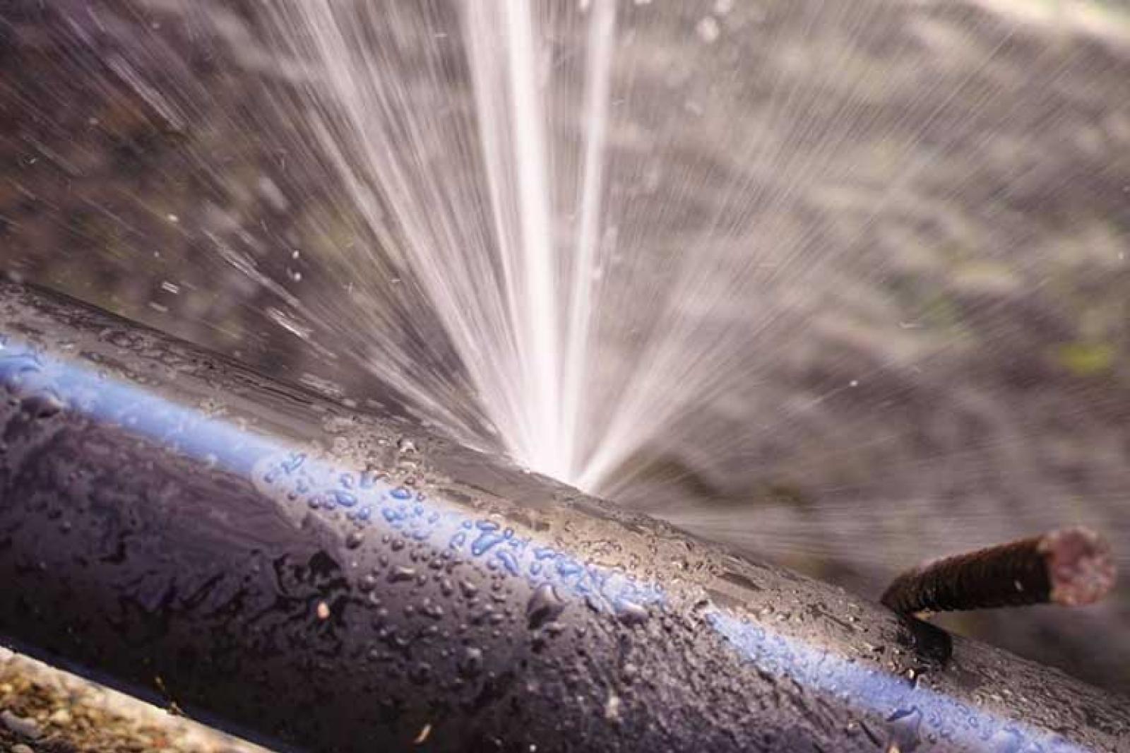 Manca acqua. Ma ne sprechiamo il 45%