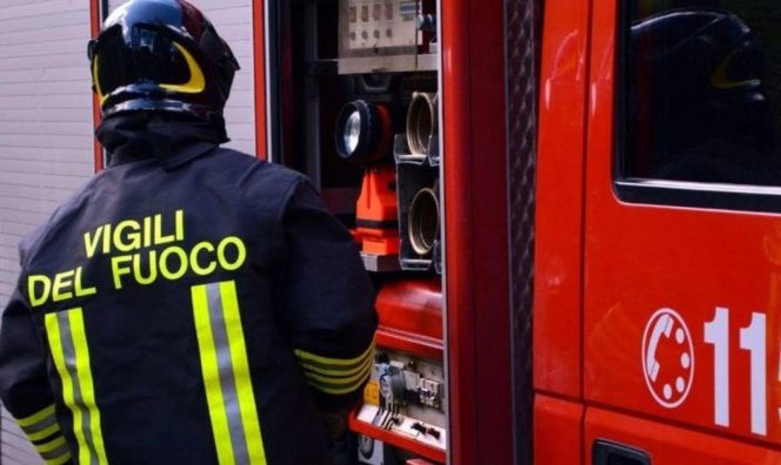 Comuni senz'acqua, i pompieri abbeverano il bestiame