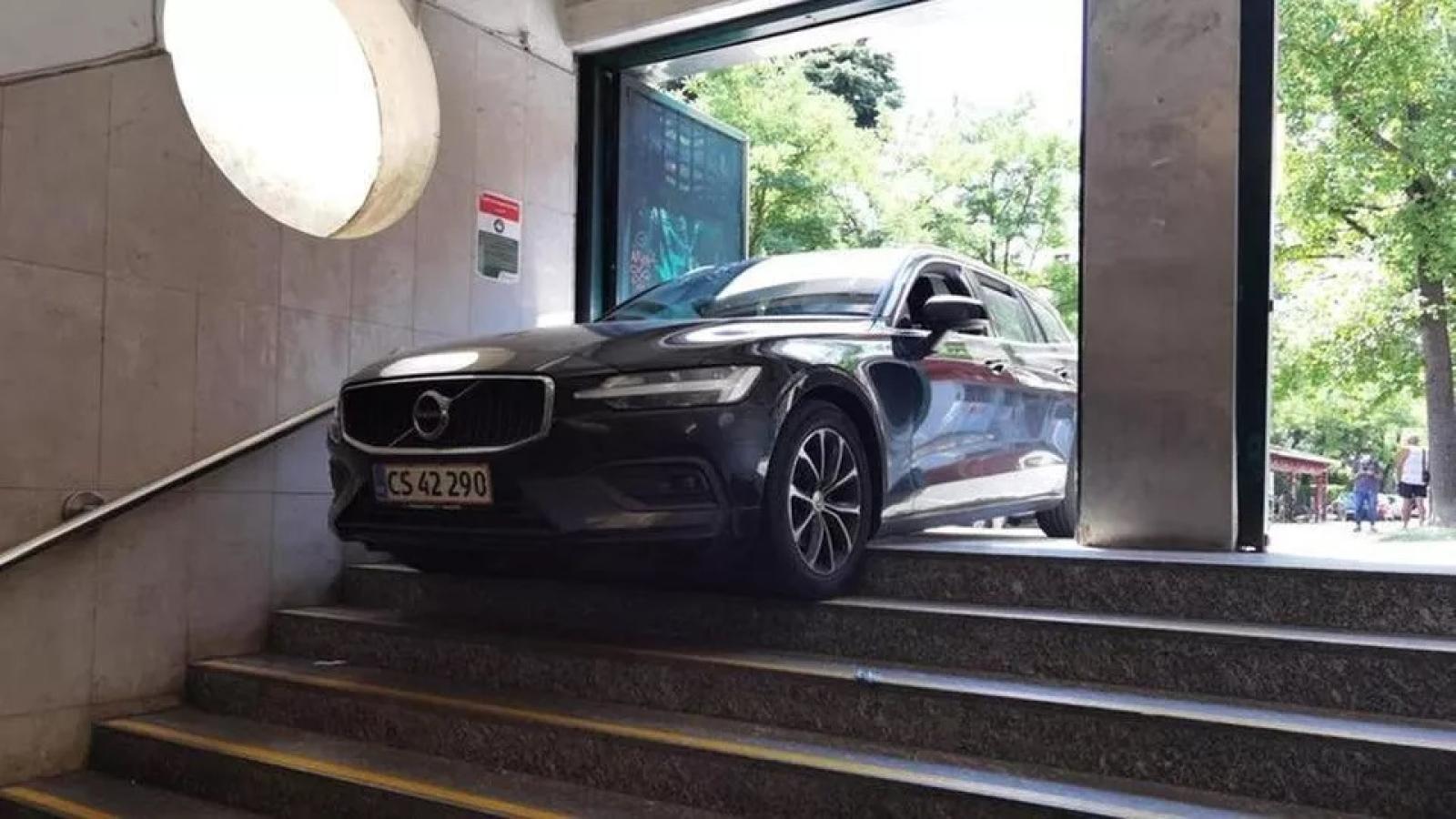 Si fida troppo del navigatore: ecco il risultato