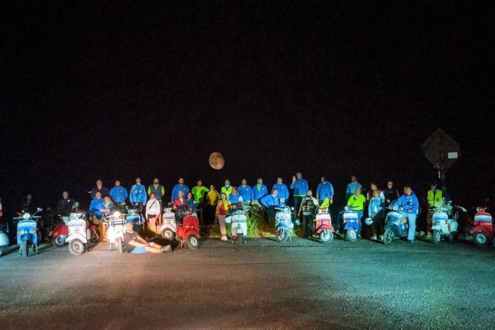 In vespa sotto la luna del Delta 