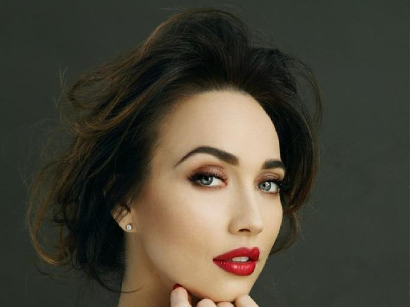 "Una ragazza come Io": monologo trascinante