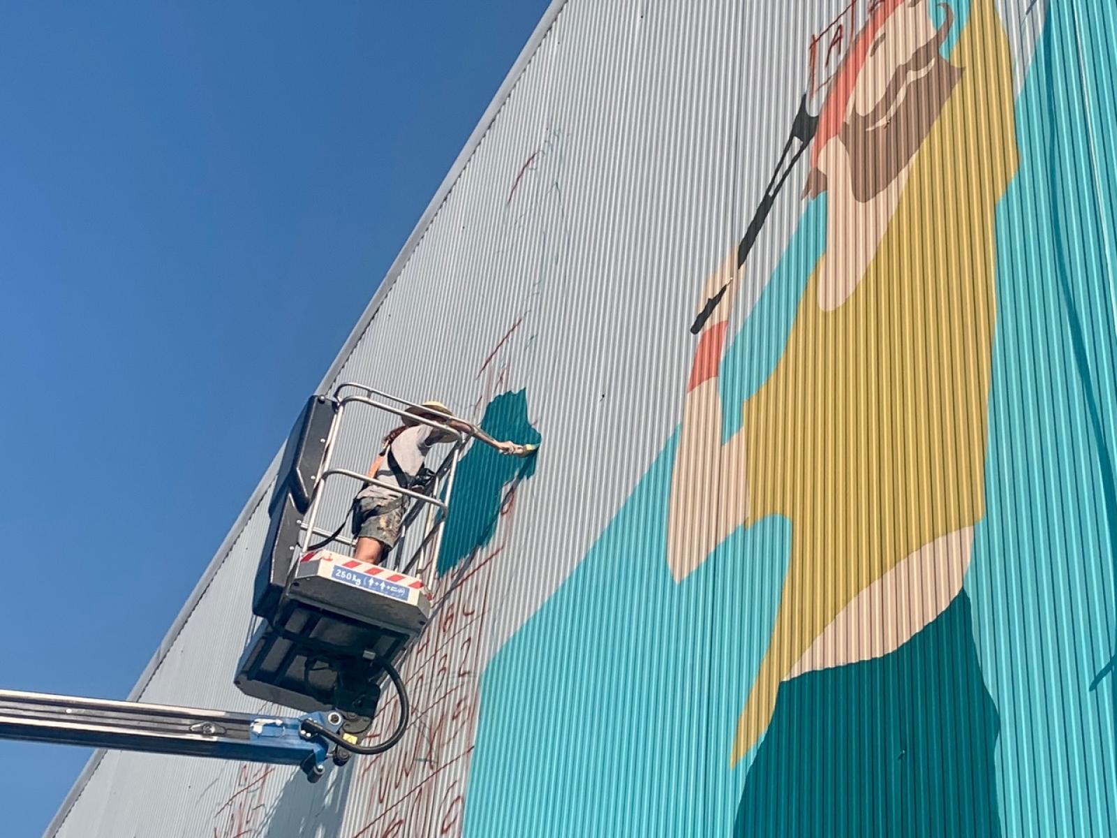 La street art fa risorgere il palazzetto