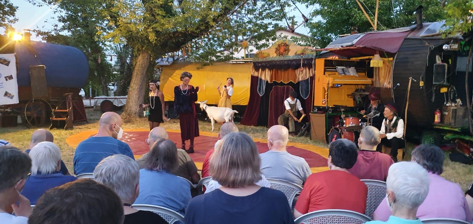 Circo Soluna, un regalo speciale agli Istituti