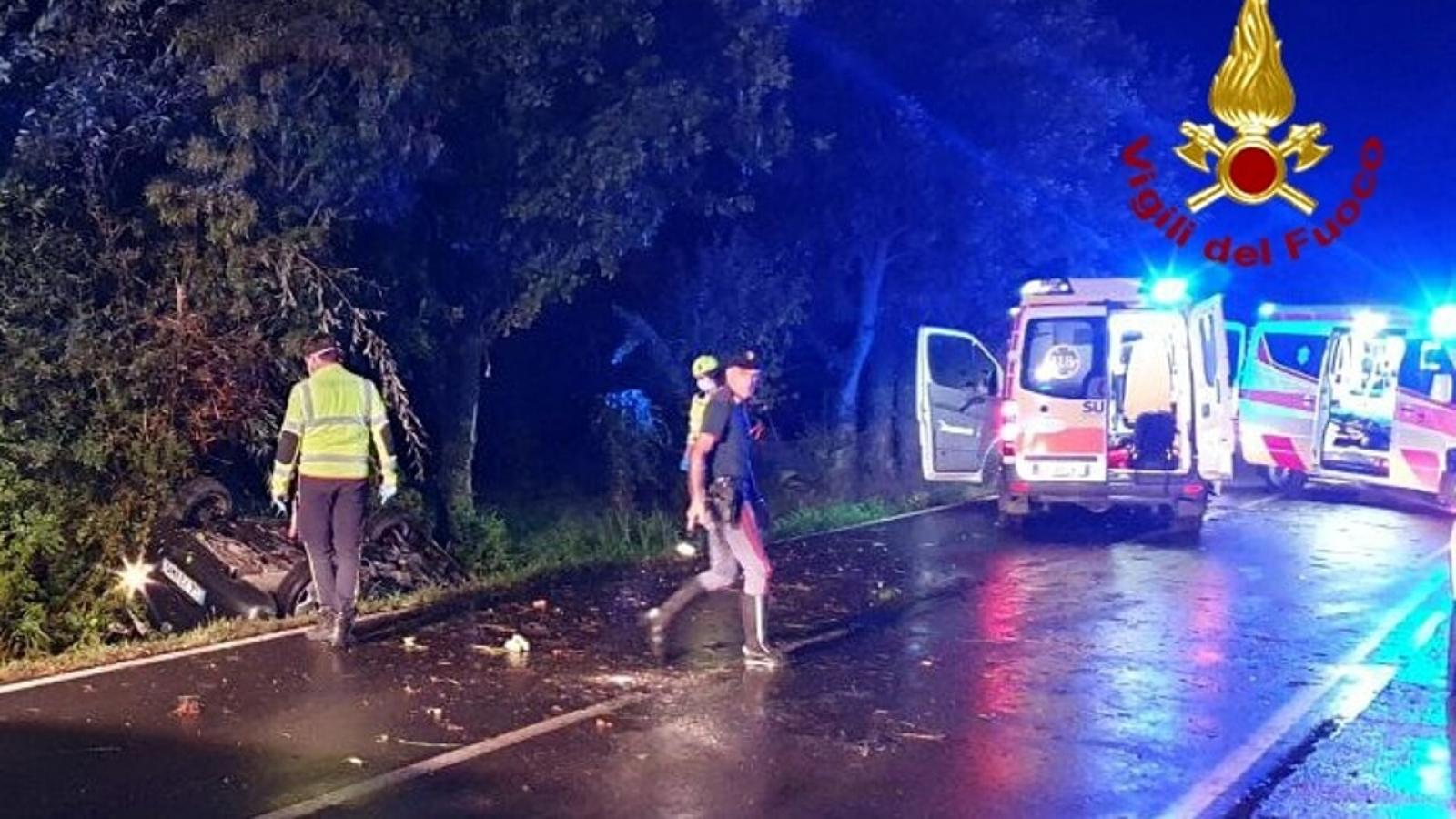 Muoiono quattro ragazzini nello schianto in auto