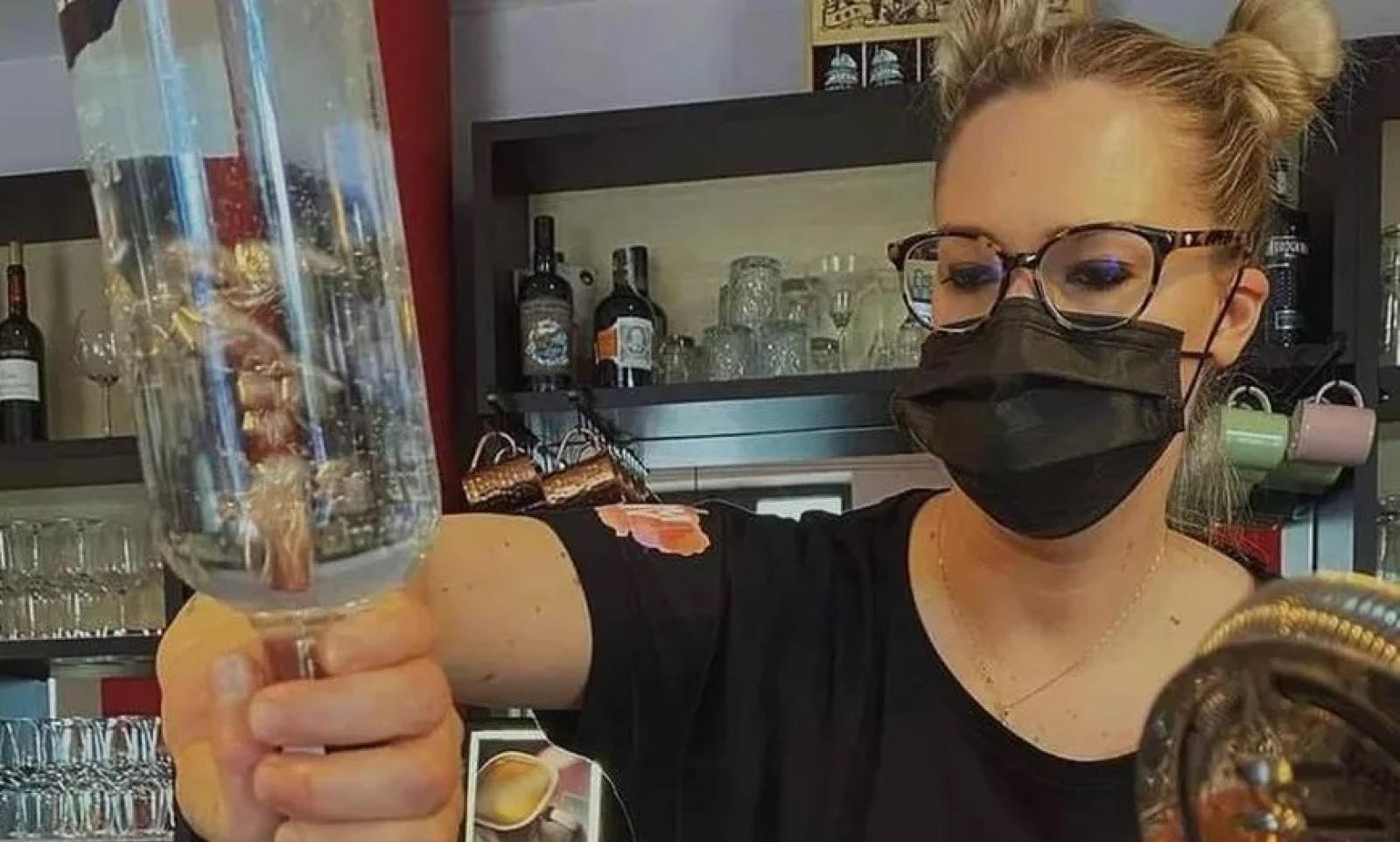 Non trova personale, "Costretta a chiudere il bar"
