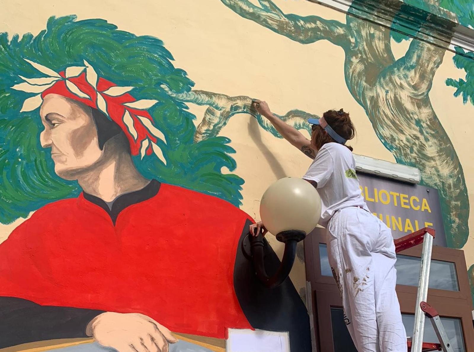 Il Sommo Poeta diventa un murale