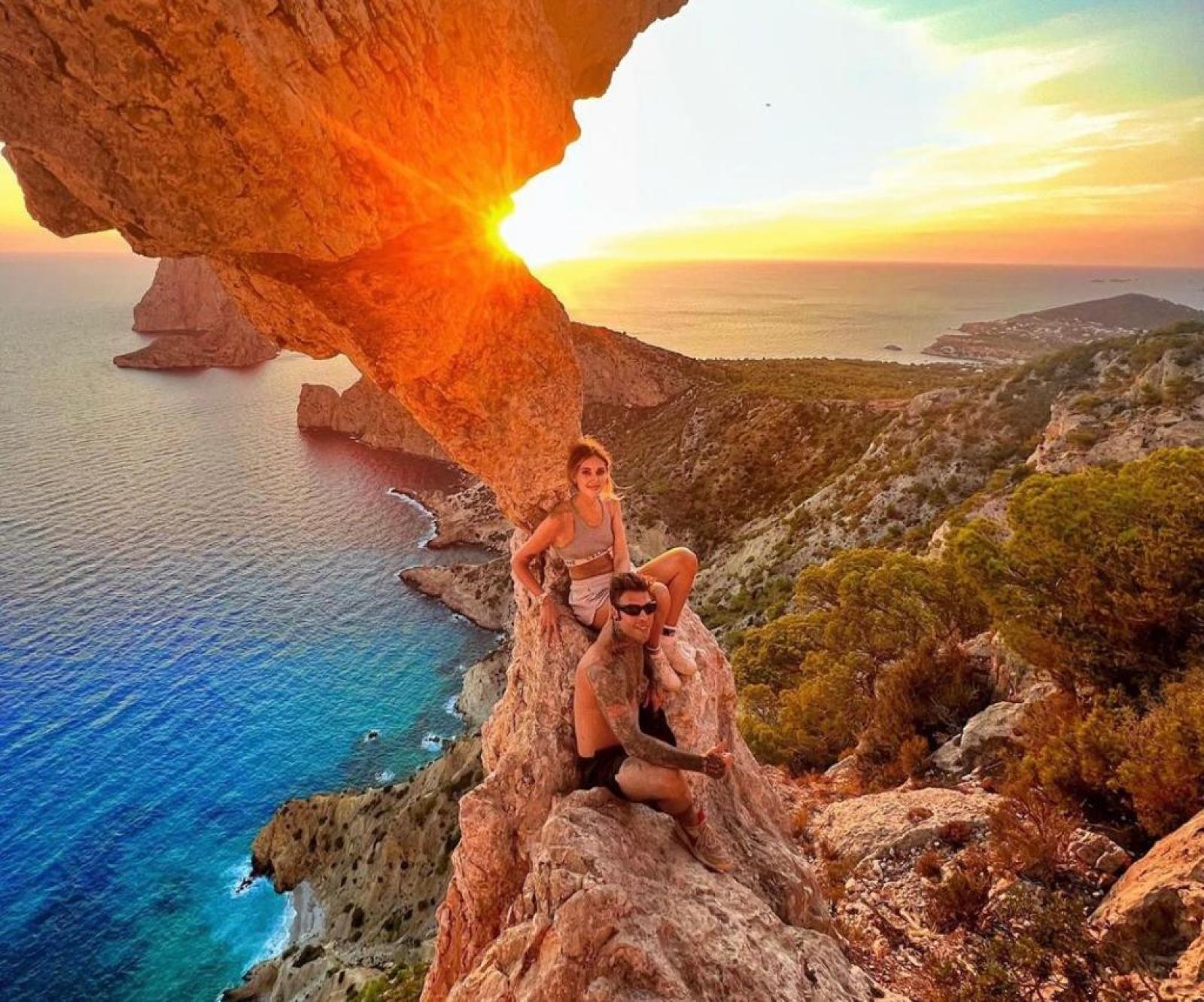 Selfie estremo, i Ferragnez travolti dalle critiche social