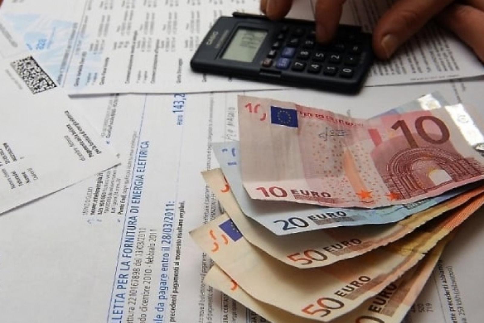 I consigli per risparmiare su luce e gas