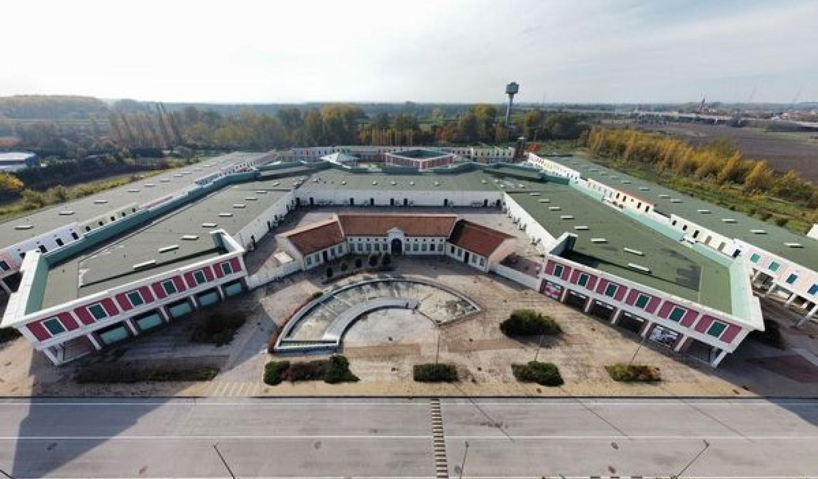 Il colosso abbandonato: non si vedono novit&agrave; all'orizzonte