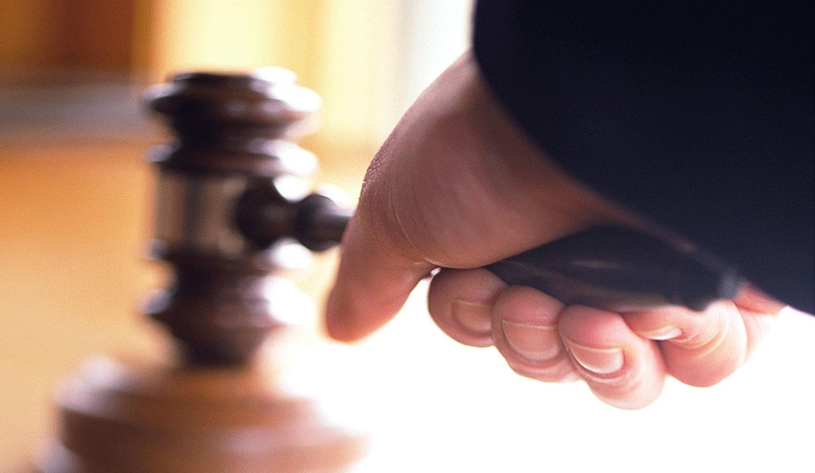 Licenziato per "commento sessista", il giudice ordina di riassumerlo