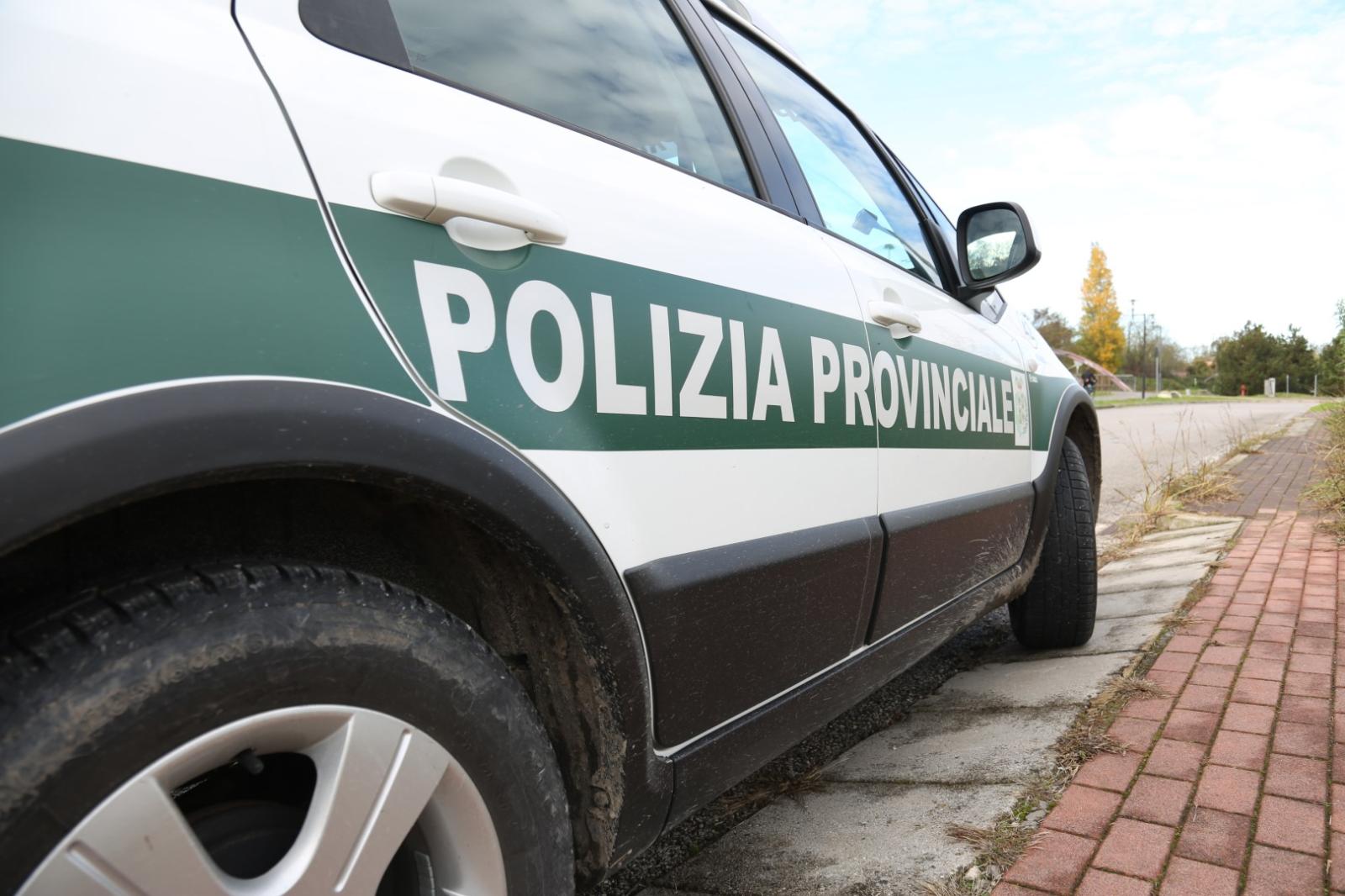 Tre le case e in strada armati, proteste e multe ai cacciatori