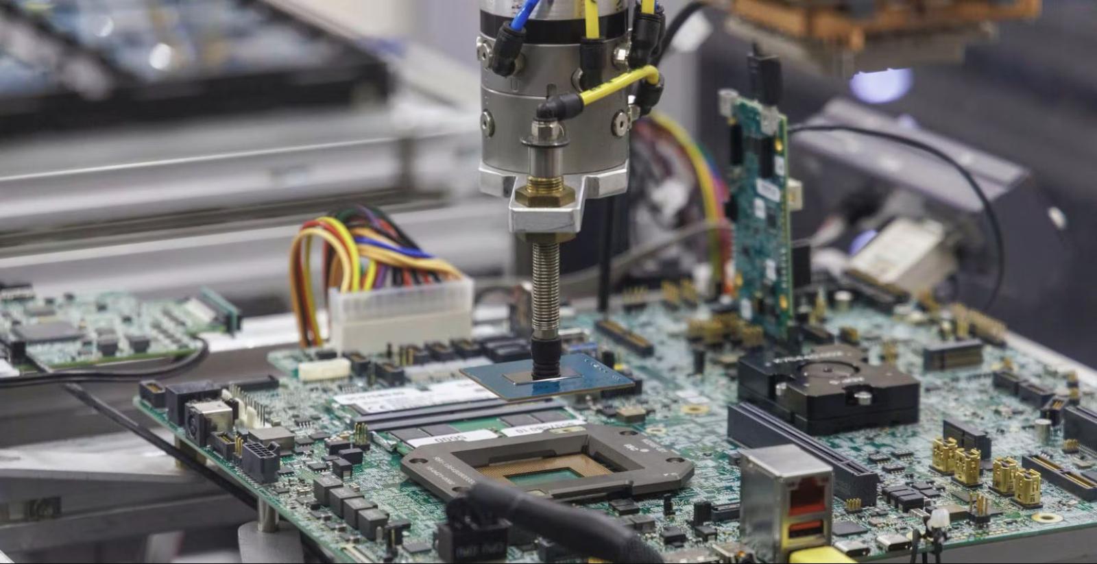 Intel, 4,5 miliardi di euro per sbarcare in Veneto