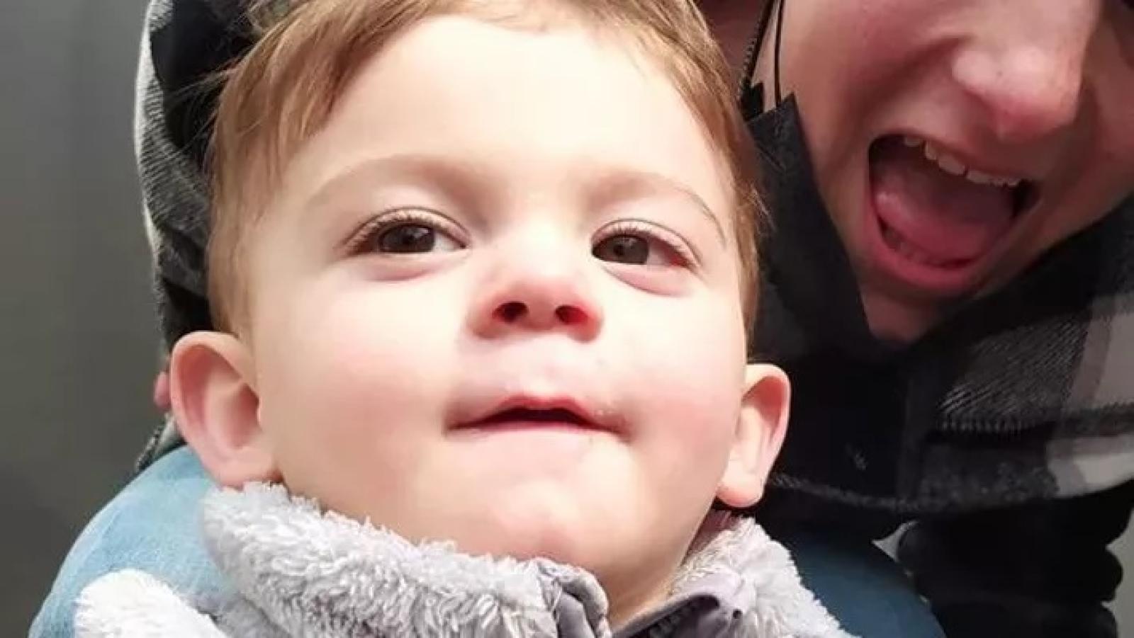 Droga in casa, il bimbo la mangia e muore