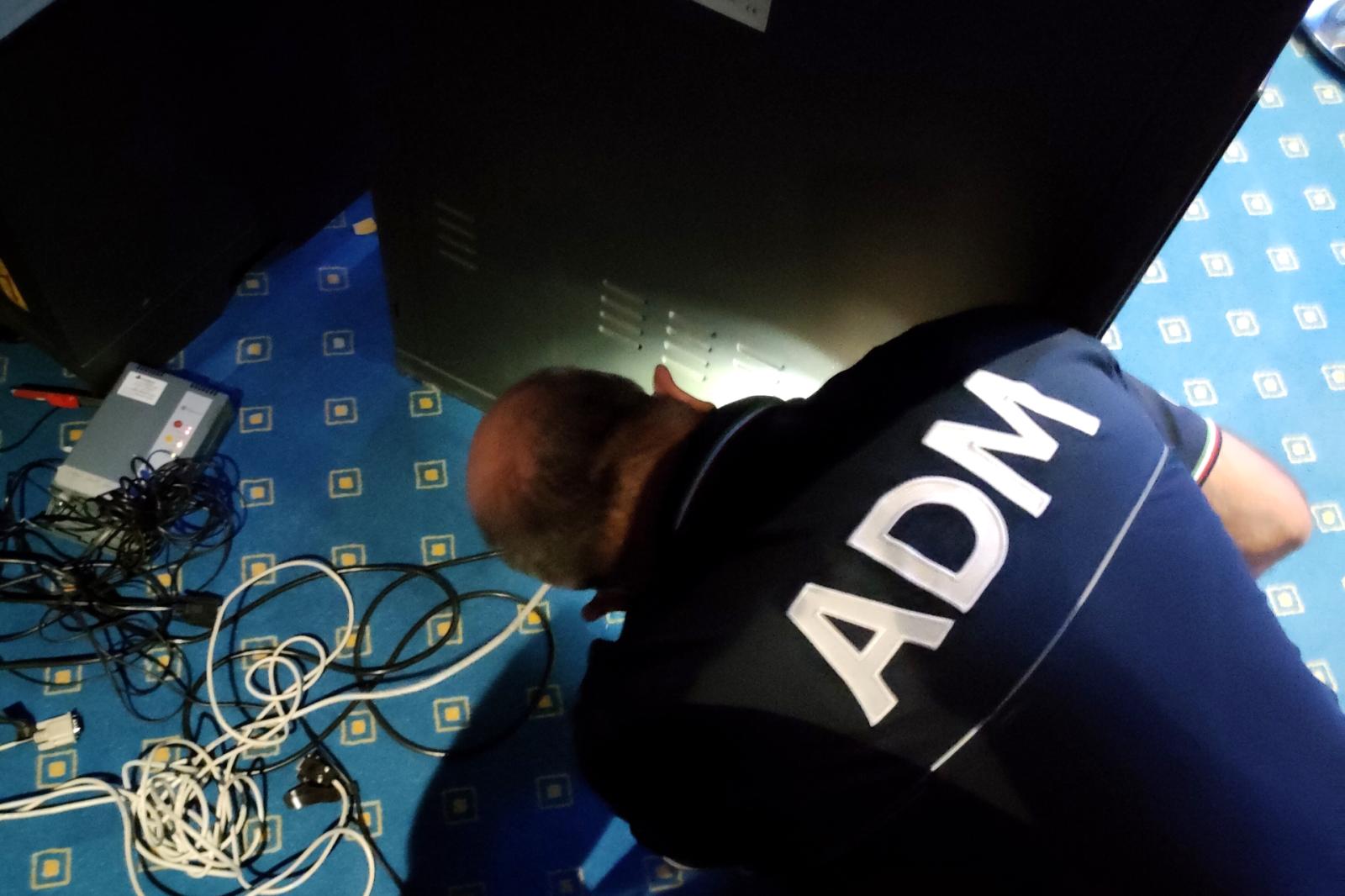 Slot truccata, sequestro e supermulta