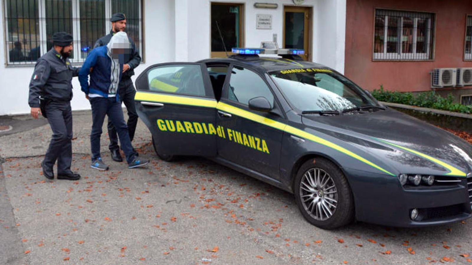 Spolpa una 90enne, le fa sparire 700mila euro