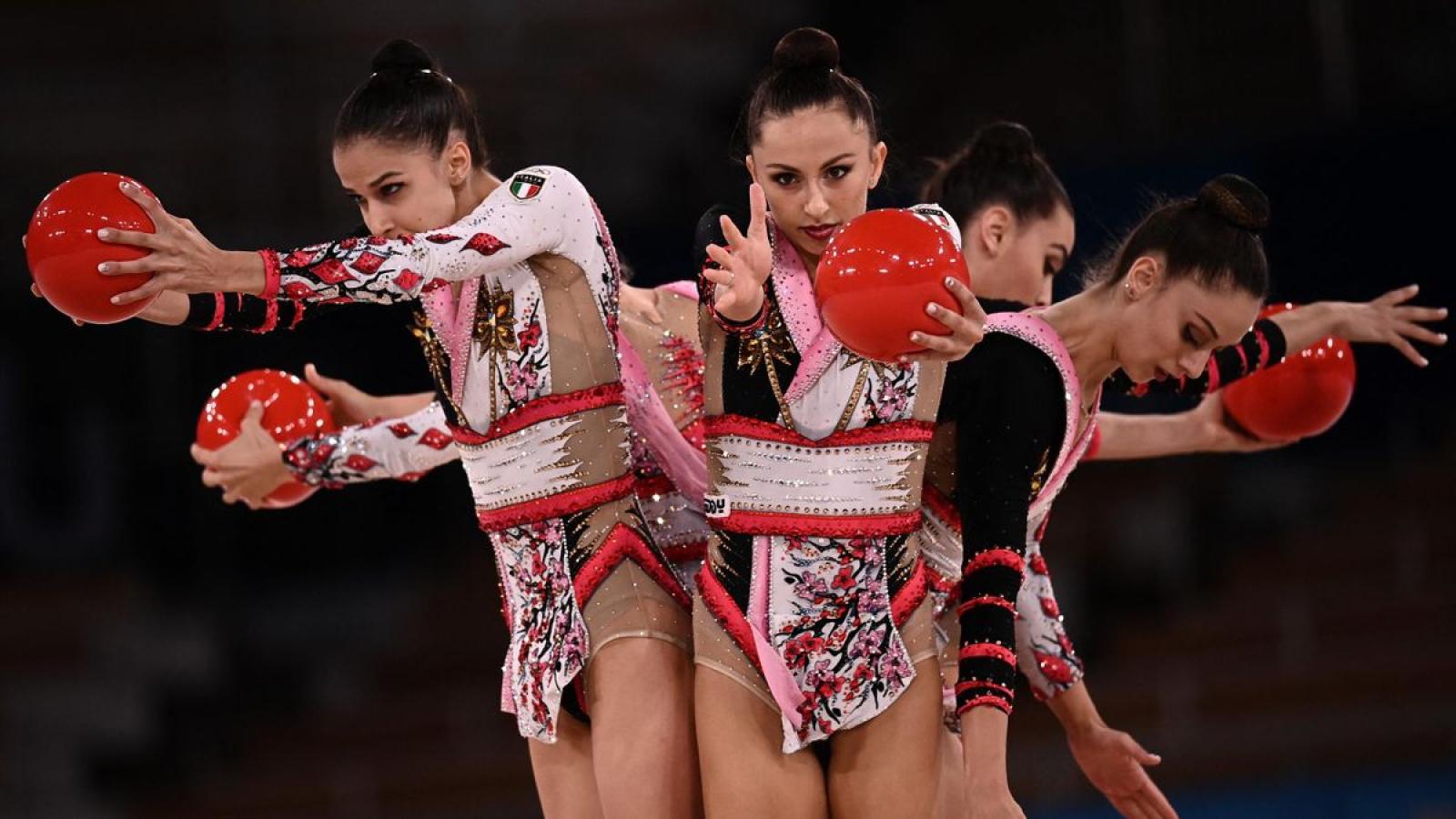 La dura vita delle Farfalle azzurre: &egrave; bufera