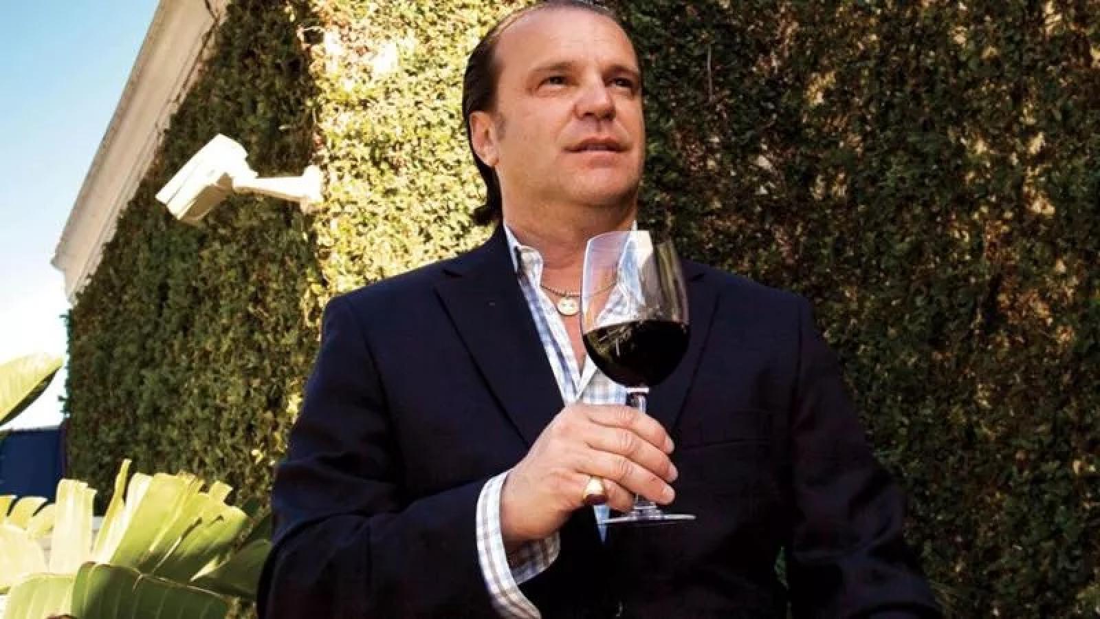 Muore assieme al figlio nell'auto incendiata