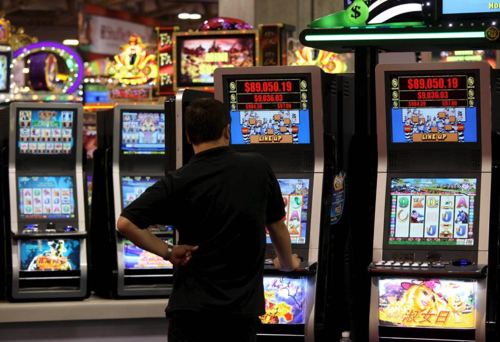 Triplicato l'incentivo a chi elimina le slot machine