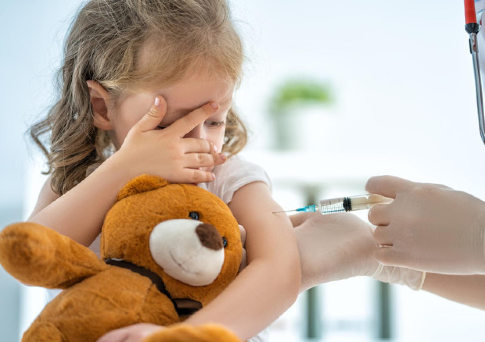 Influenza super aggressiva, "meglio vaccinare i bimbi"