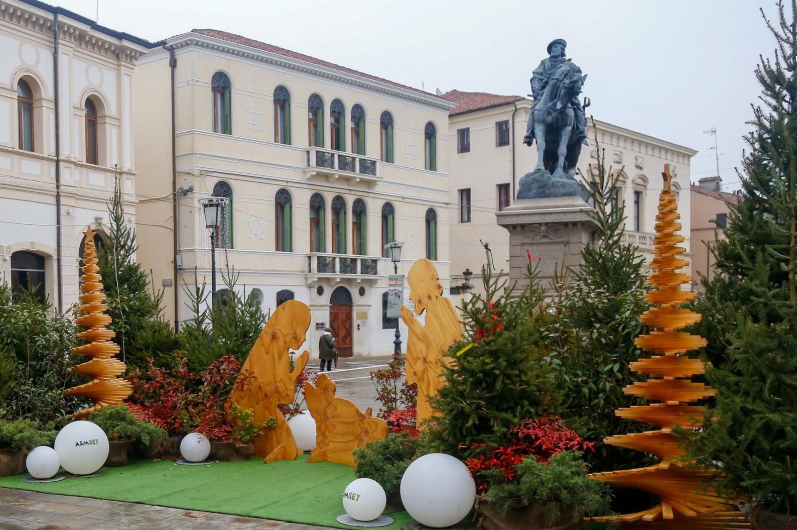 Un presepe intagliato nel legno per piazza Garibaldi