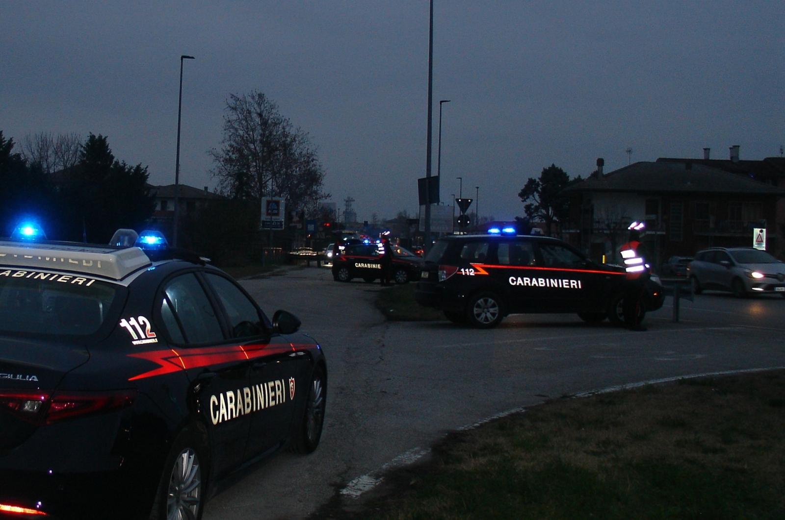 In macchina con gli arnesi da scasso: denunciata una coppia