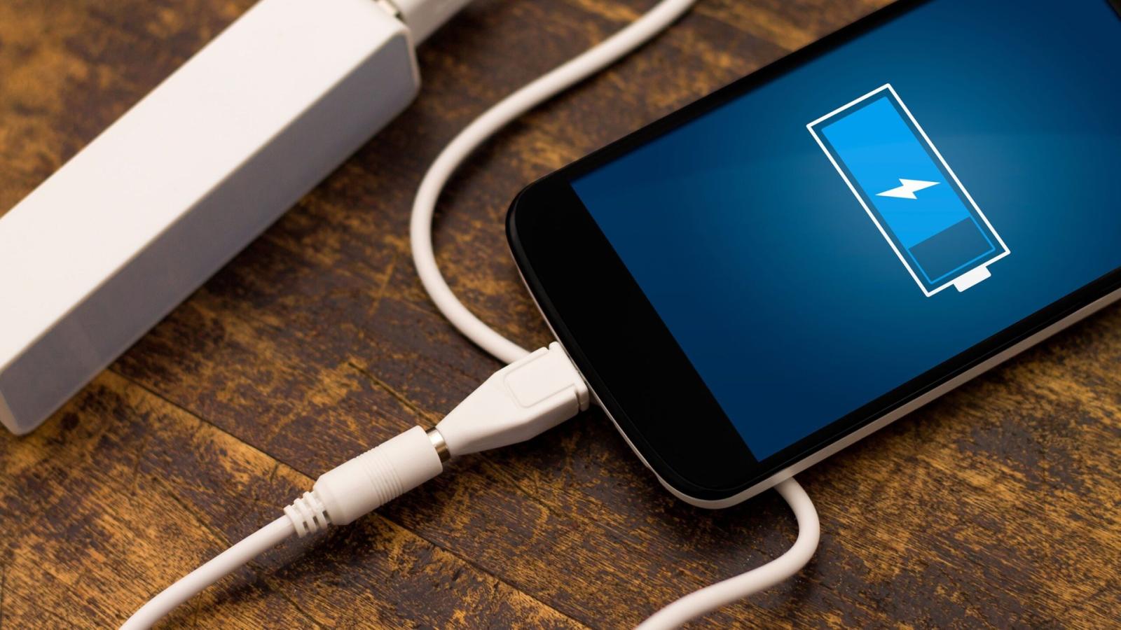 Un unico caricabatterie per tutti i telefoni