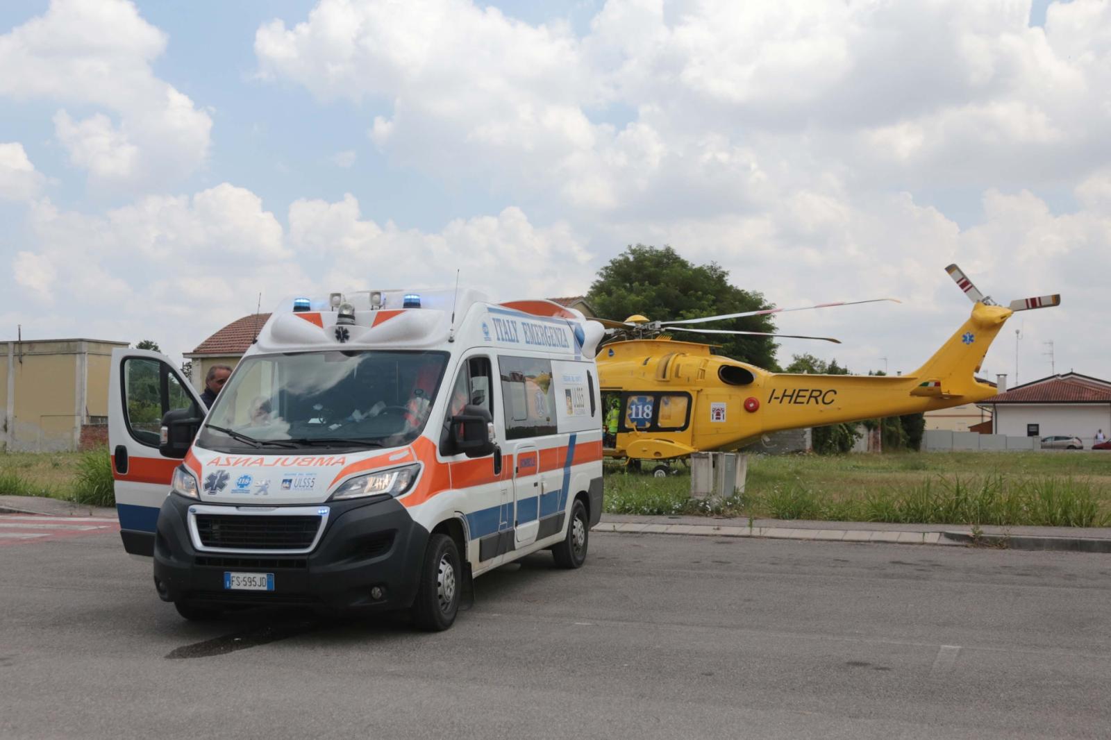 Lei uccisa, lui gravissimo: si cerca la figlia