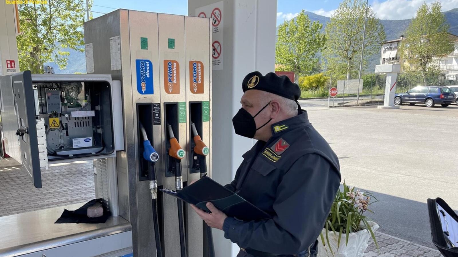 Finanza ai distributori per controllare i prezzi