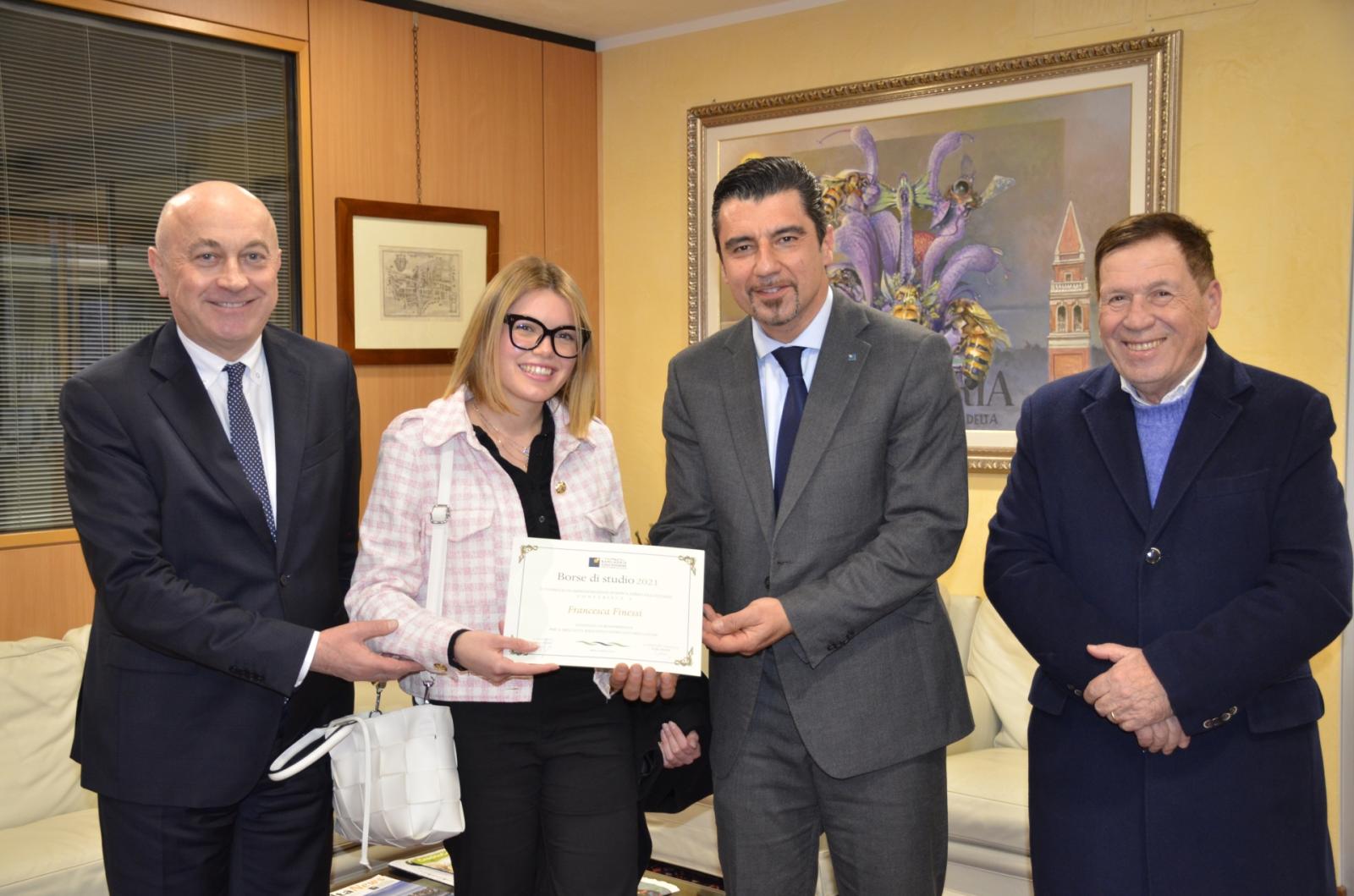 Borse di studio, dalla Banca agli studenti 