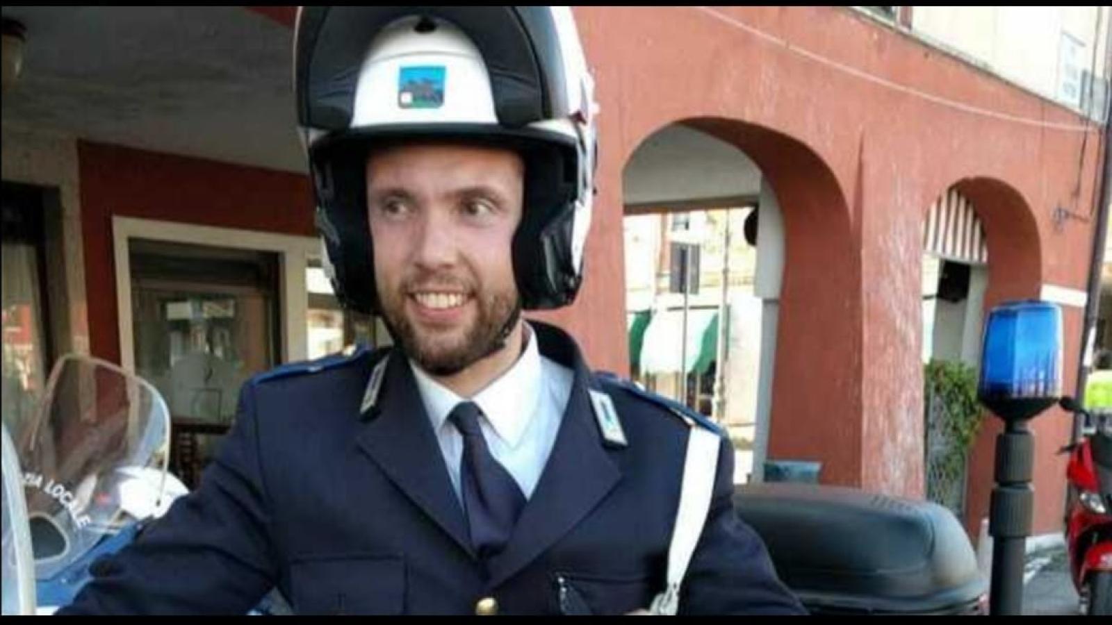 Intitolate il comando al giovane Massimo!