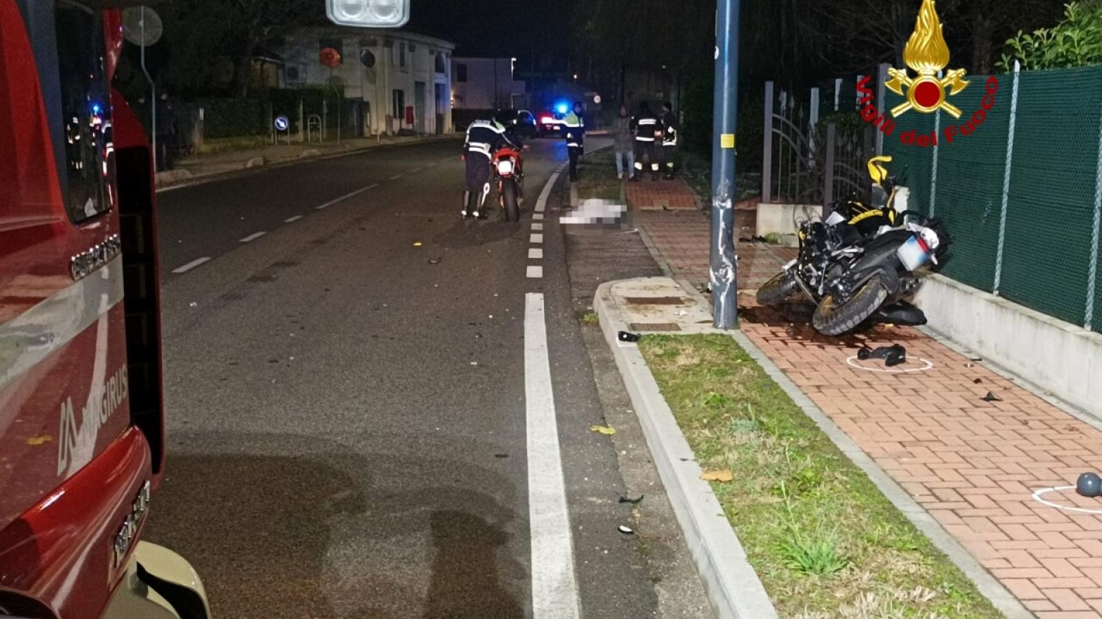 Schianto con la moto, muore un 61enne
