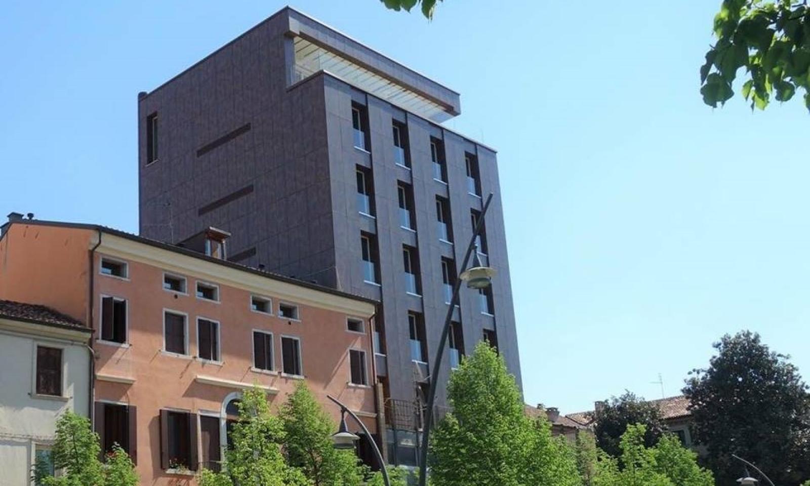 Ex hotel Granatiere aggiudicato all'asta