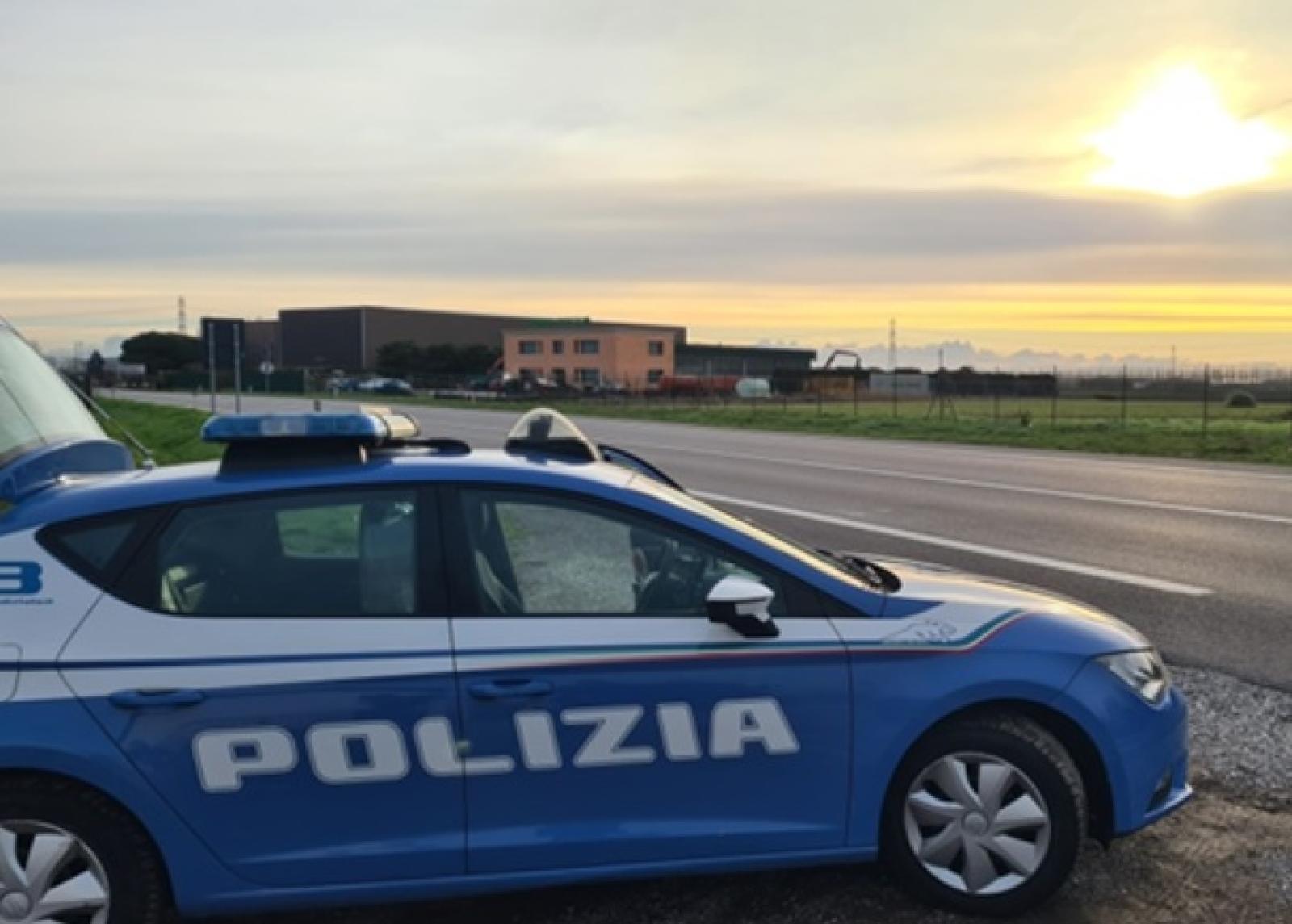 In auto con droga e proiettili, 21enne denunciato