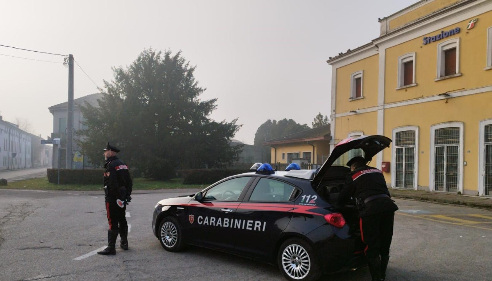 Circolava su una bici rubata e armato di coltello