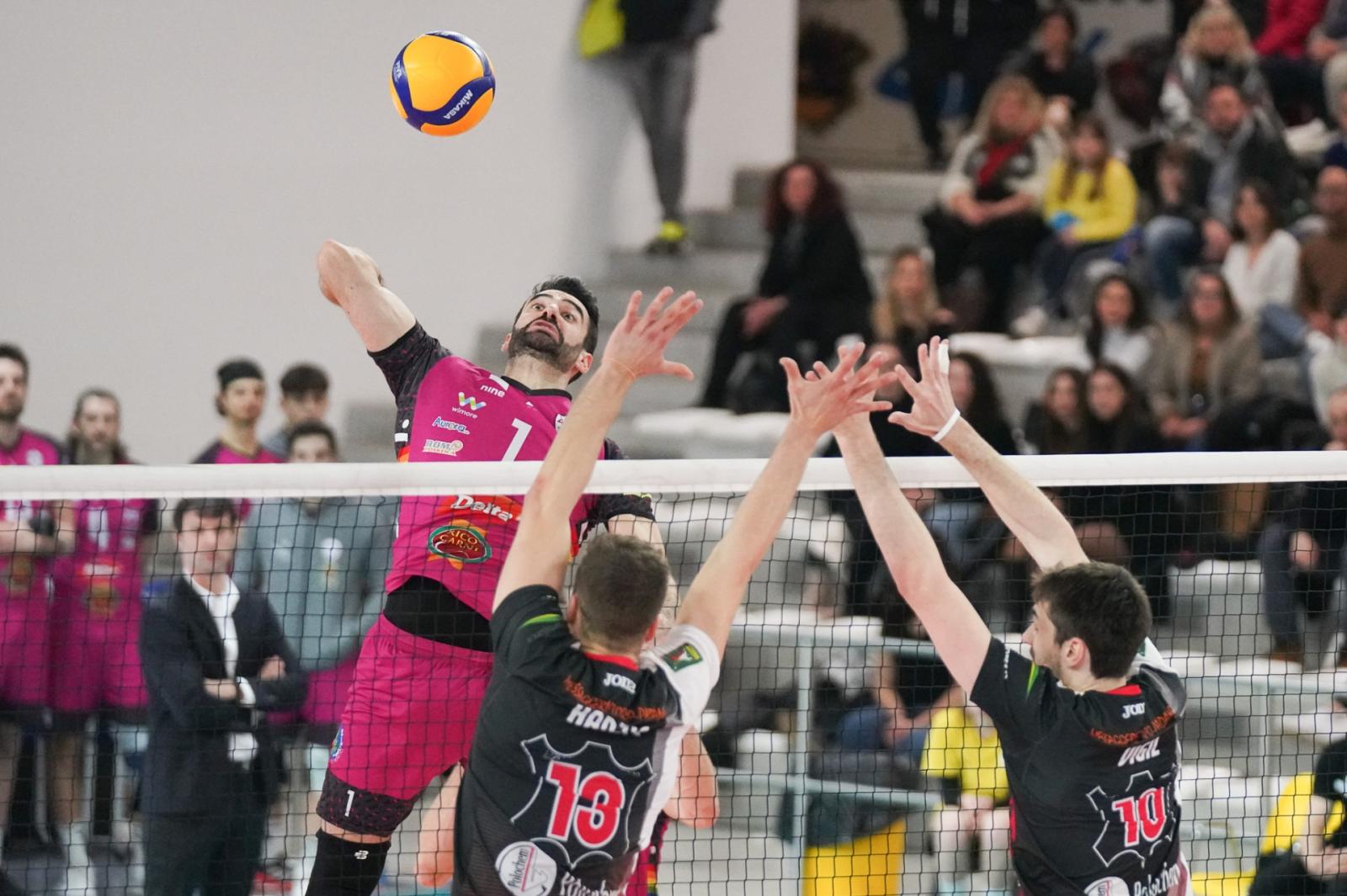 Delta volley, nona sinfonia in casa