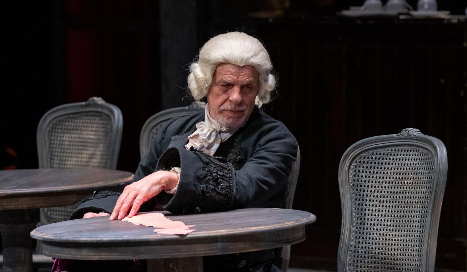 Nella bottega del caff&egrave; tra vizi, giocatori e maschere