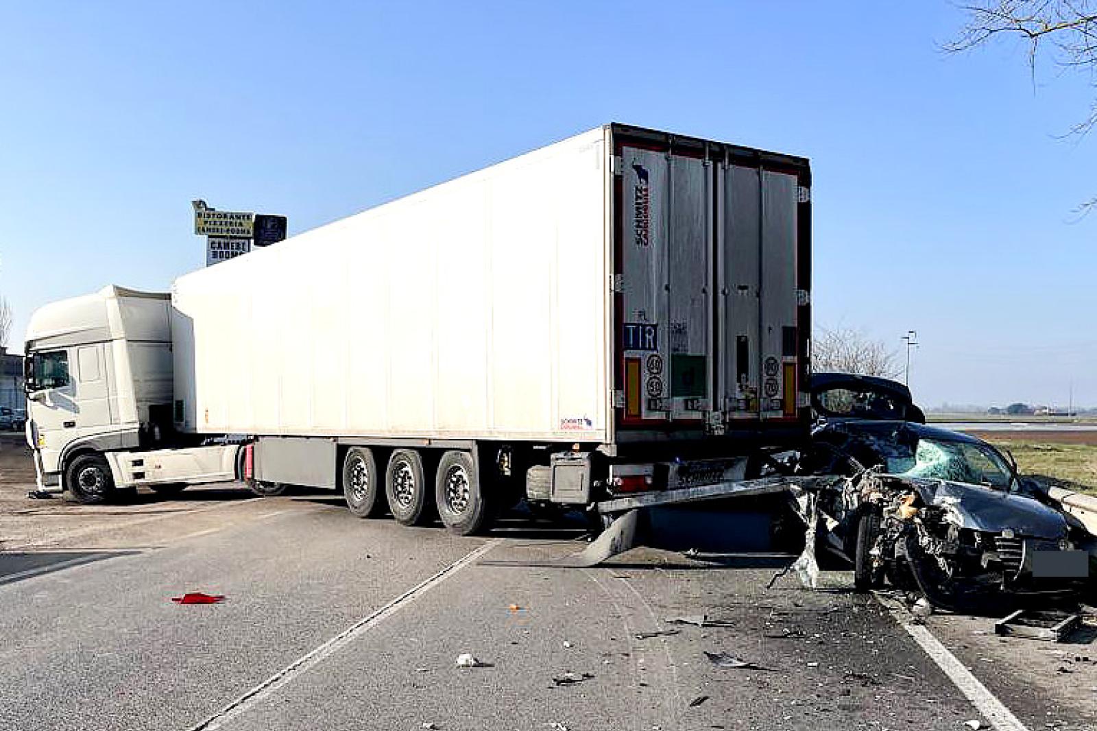 Spaventoso frontale in Romea