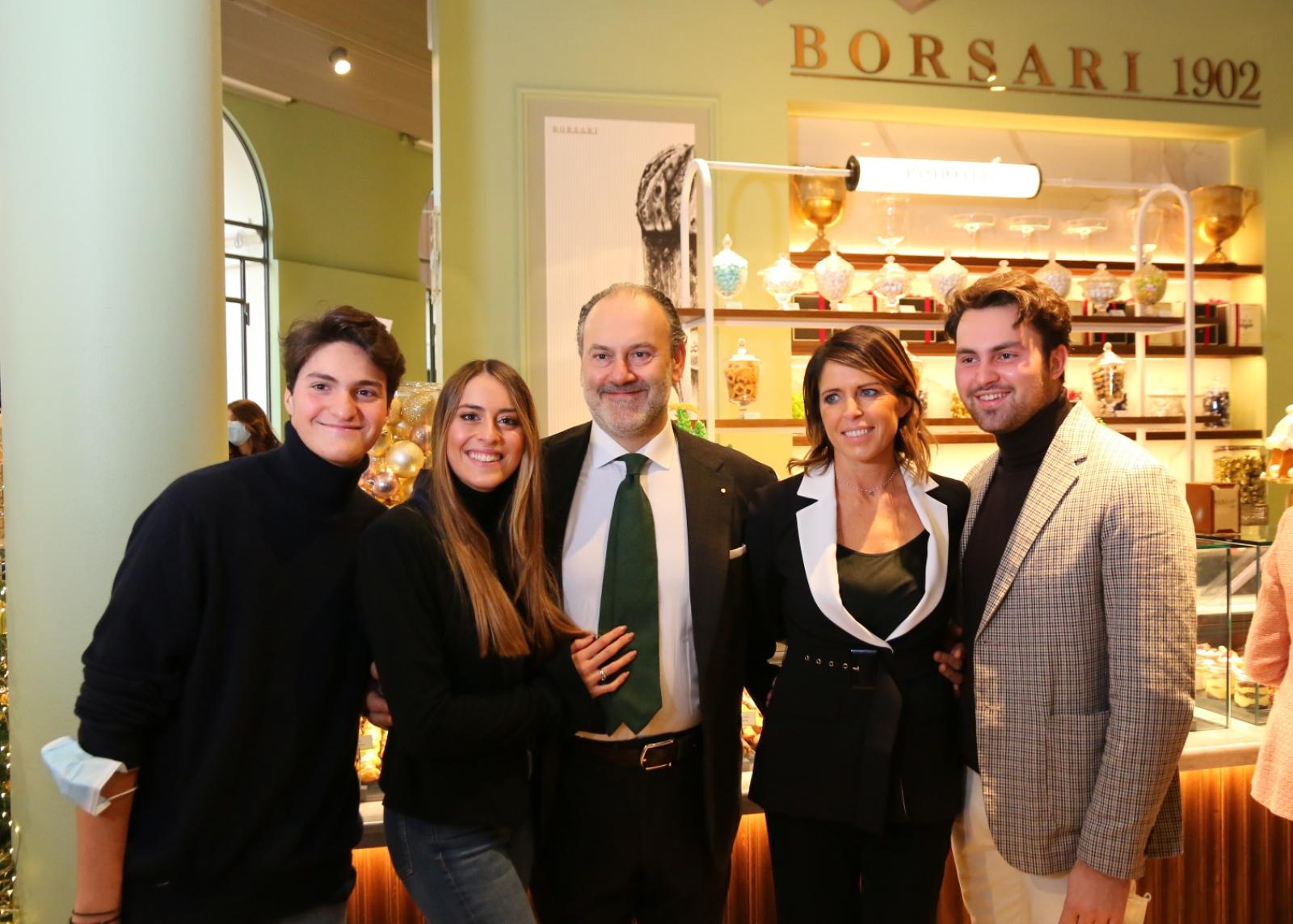 Il Borsari non chiude "una bufala"