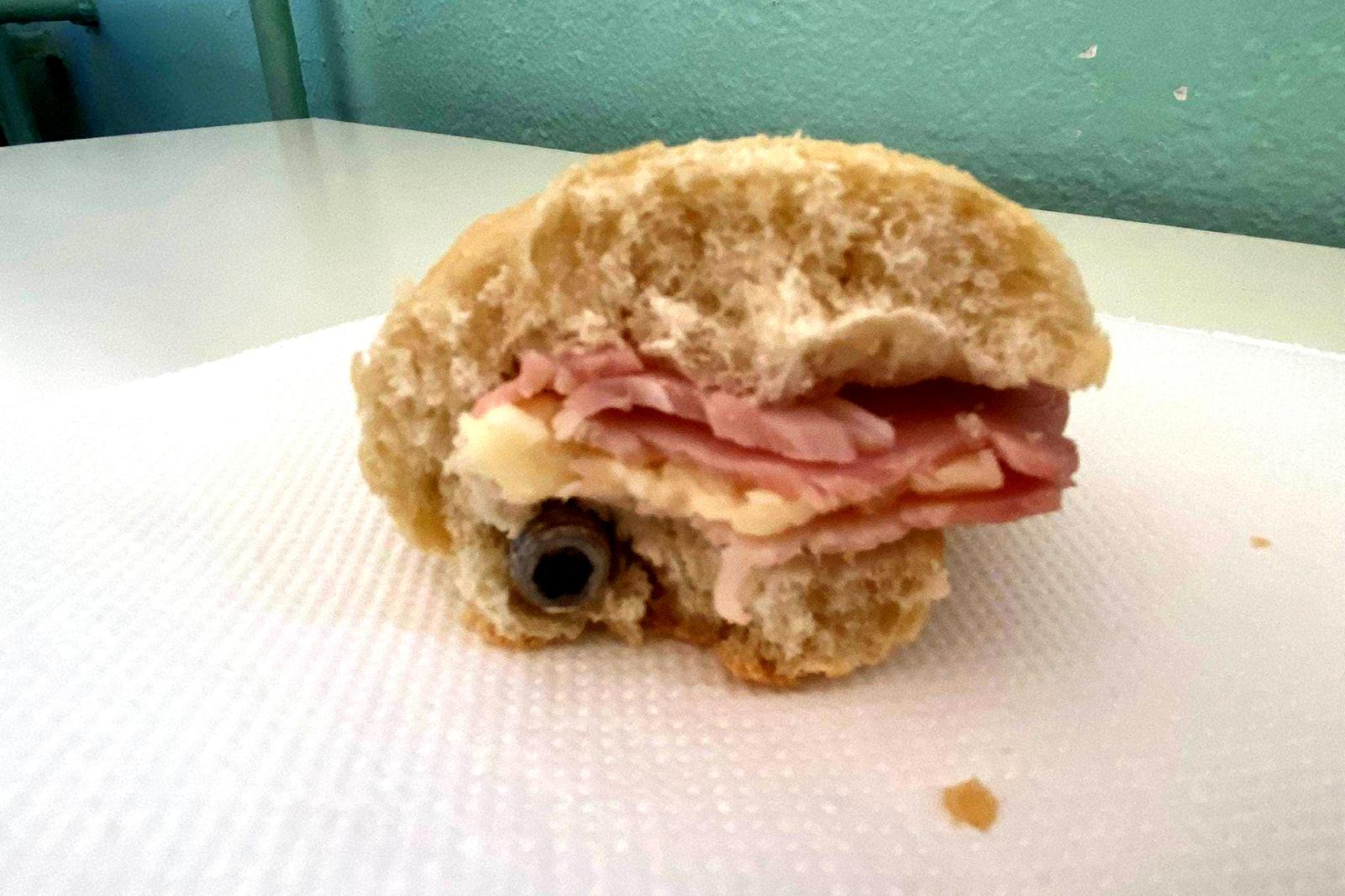 Trova un bullone nel panino