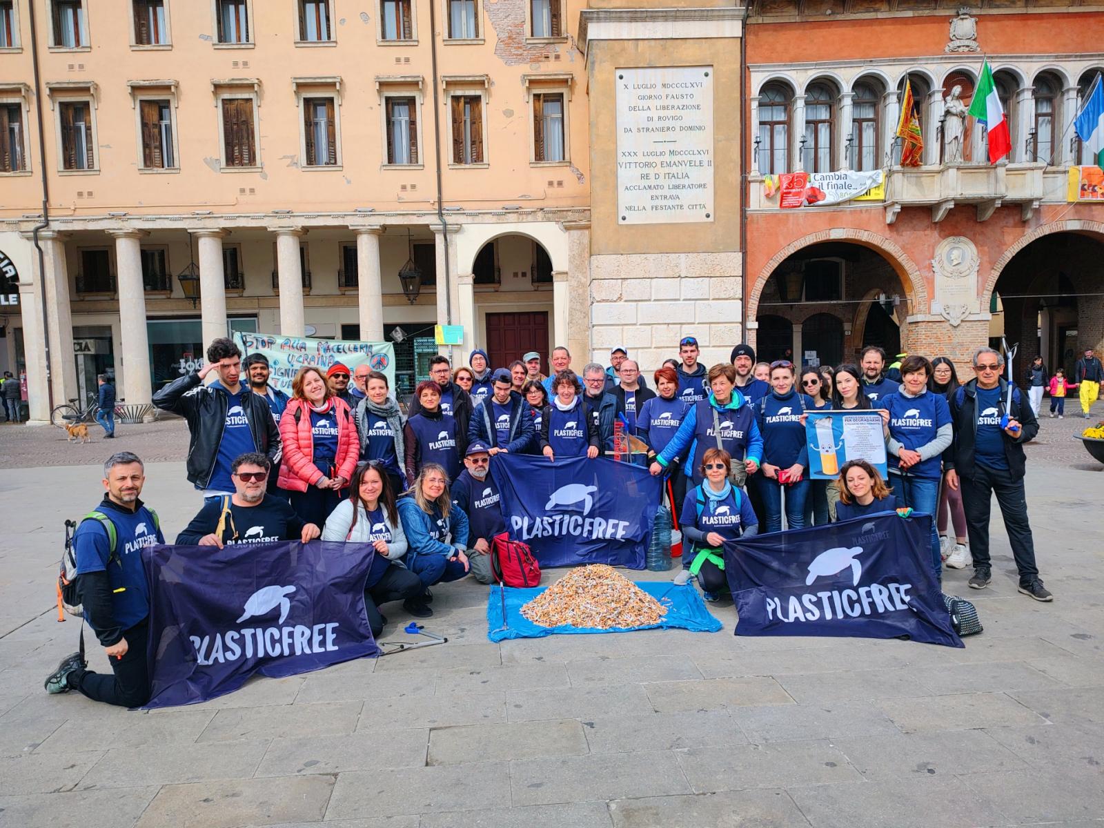 C'erano dieci chili di mozziconi